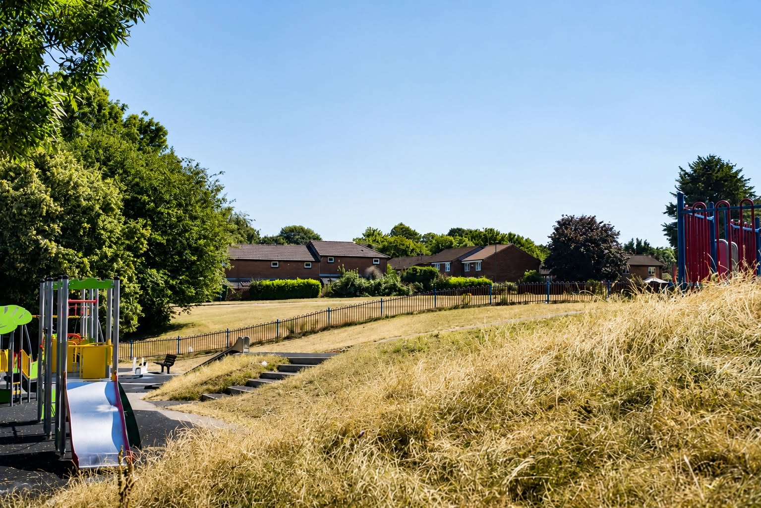 Wide view of the park with houses in the background — a photograph taken by one of the workshop students